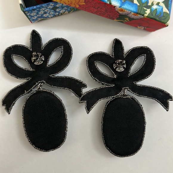 Authentic Gucci Crystal Embellished Bow Earrings - Picture 2 of 3